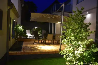 Ein Garten an der Unterkunft The Fountain Loft - 170sqm