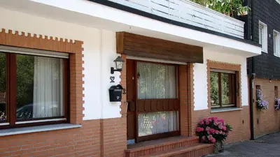 Das Gebäude in dem sich die Ferienwohnung befindet