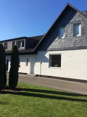 Das Gebäude in dem sich die Ferienwohnung befindet
