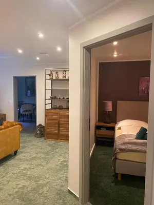 Ein Bett oder Betten in einem Zimmer der Unterkunft BESOTEL Erkrath - 20 Wohnungen 2 Standorte 35 Schlafzimmer 29 Badezimmer 52 Betten für 73 Gäste