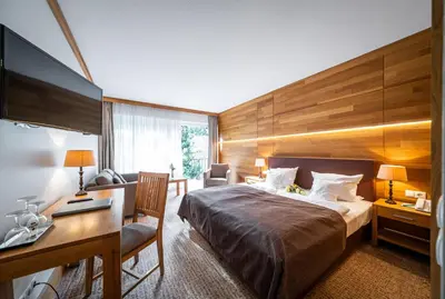 Ein Bett oder Betten in einem Zimmer der Unterkunft Waldhotel Tannenhäuschen