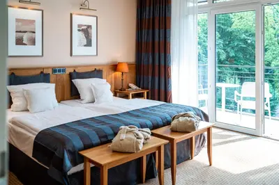 Ein Bett oder Betten in einem Zimmer der Unterkunft Waldhotel Tannenhäuschen