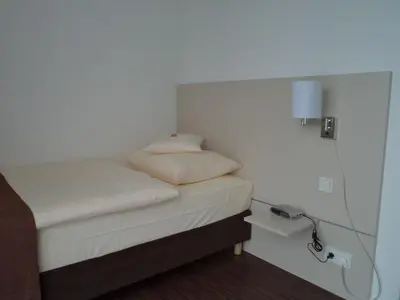 Ein Bett oder Betten in einem Zimmer der Unterkunft Das Neue Hotel Am Park