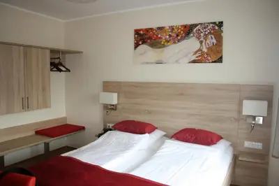 Ein Bett oder Betten in einem Zimmer der Unterkunft Hotel Schwarzer Adler