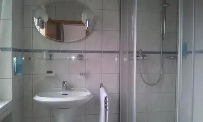 Ein Badezimmer in der Unterkunft Hotel Schwarzer Adler