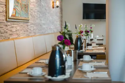 Ein Restaurant oder anderes Speiselokal in der Unterkunft Hotel Mirage