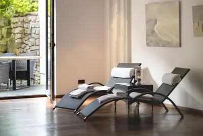 Ein Sitzbereich in der Unterkunft Golfhotel Gut Neuenhof
