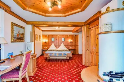 Ein Bett oder Betten in einem Zimmer der Unterkunft Schloss Hotel Holzrichter