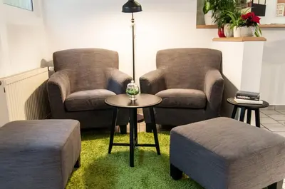 Ein Sitzbereich in der Unterkunft also-Hotel an der Hardt