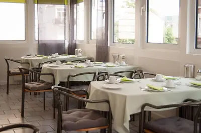Ein Restaurant oder anderes Speiselokal in der Unterkunft also-Hotel an der Hardt