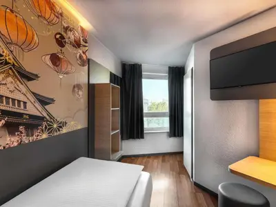Ein Bett oder Betten in einem Zimmer der Unterkunft B&B Hotel Düsseldorf-Hbf