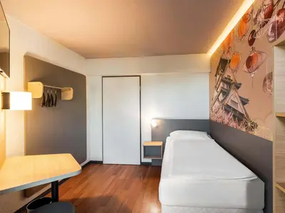 Ein Sitzbereich in der Unterkunft B&B Hotel Düsseldorf-Hbf