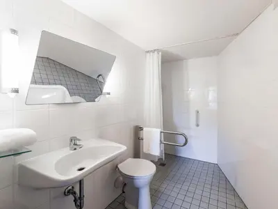 Ein Badezimmer in der Unterkunft B&B Hotel Düsseldorf-Hbf