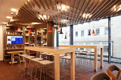 Ein Restaurant oder anderes Speiselokal in der Unterkunft Holiday Inn Express - Mülheim - Ruhr by IHG
