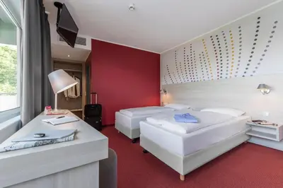 Ein Bett oder Betten in einem Zimmer der Unterkunft Serways Hotel Remscheid