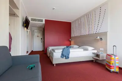 Ein Bett oder Betten in einem Zimmer der Unterkunft Serways Hotel Remscheid
