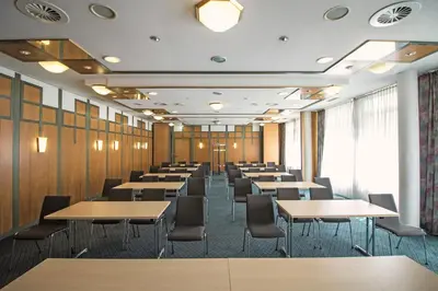Der Geschäftsbereich oder Konferenzraum in der Unterkunft Serways Hotel Remscheid