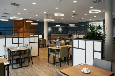 Ein Restaurant oder anderes Speiselokal in der Unterkunft Four Points Flex by Sheraton Bochum