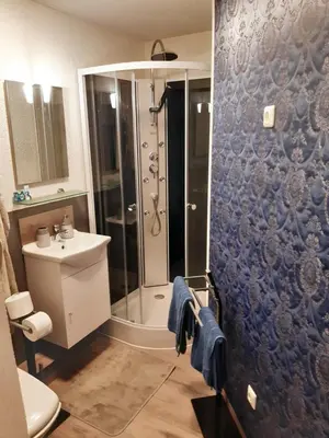 Ein Badezimmer in der Unterkunft Historisch übernachten Brinkerplatz 3