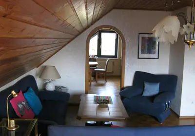Ein Sitzbereich in der Unterkunft Ferienwohnung Lohberg