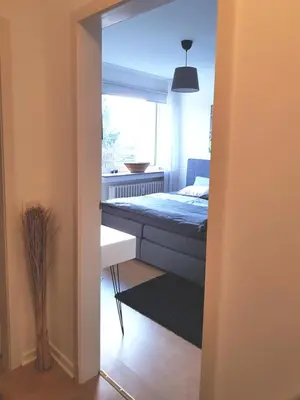 Ein Sitzbereich in der Unterkunft Neues, ruhiges Apartment Nordic in Düsseldorf-Nord