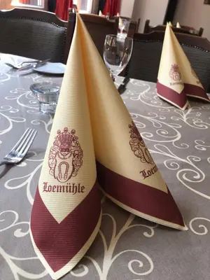 Ein Restaurant oder anderes Speiselokal in der Unterkunft Hotel & Gastropark Loemühle