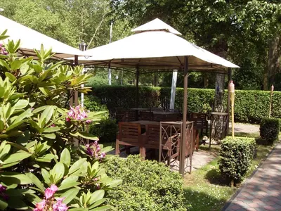 Ein Garten an der Unterkunft Hotel am Stadion