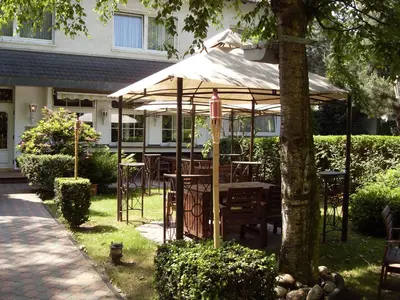 Ein Garten an der Unterkunft Hotel am Stadion