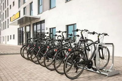 Radfahren an der Unterkunft Super 8 by Wyndham Oberhausen am Centro oder in der Nähe