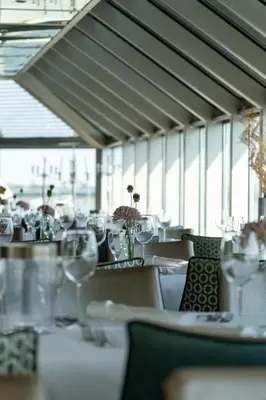 Ein Restaurant oder anderes Speiselokal in der Unterkunft Schnellenburg