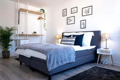 Ein Bett oder Betten in einem Zimmer der Unterkunft Zentral mit Stellplatz Messe und Uni