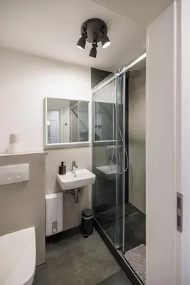 Ein Badezimmer in der Unterkunft Glück Auf Appartements Kammerstr. Duisburg