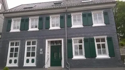 Das Gebäude in dem sich die Ferienwohnung befindet