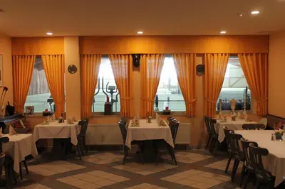 Ein Restaurant oder anderes Speiselokal in der Unterkunft TOTO's Gasthaus