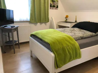 Ein Bett oder Betten in einem Zimmer der Unterkunft Messezimmer 4u