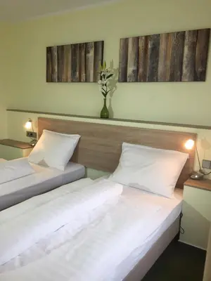 Ein Bett oder Betten in einem Zimmer der Unterkunft Motel de Winter - Motel - Apartmenthaus - Monteurzimmer