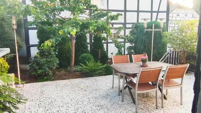 Ein Garten an der Unterkunft FEWO Hückeswagen 
