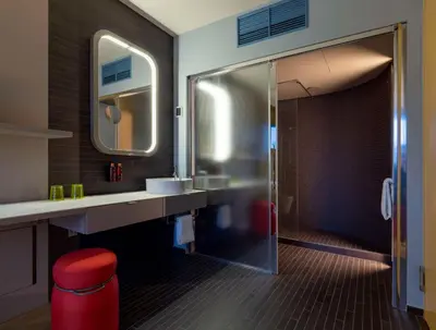 Ein Badezimmer in der Unterkunft b'mine hotel Düsseldorf