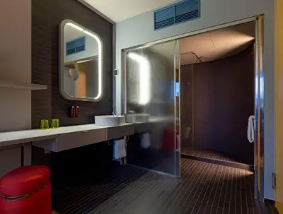 Ein Badezimmer in der Unterkunft b'mine hotel Düsseldorf