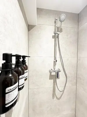 Ein Badezimmer in der Unterkunft BLK Hostel