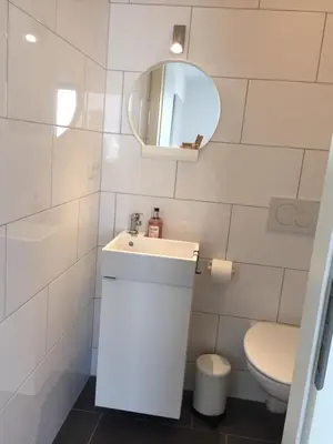 Ein Badezimmer in der Unterkunft Zimmer nahe Messe und Flughafen