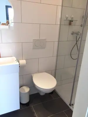 Ein Badezimmer in der Unterkunft Zimmer nahe Messe und Flughafen