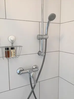 Ein Badezimmer in der Unterkunft Zimmer nahe Messe und Flughafen