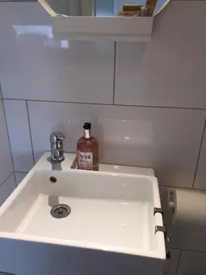 Ein Badezimmer in der Unterkunft Zimmer nahe Messe und Flughafen