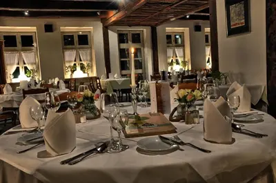 Ein Restaurant oder anderes Speiselokal in der Unterkunft Hotel Alte Linden