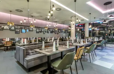 Ein Restaurant oder anderes Speiselokal in der Unterkunft Leonardo Hotel Dortmund