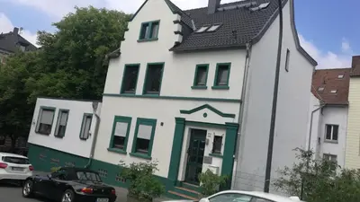 Das Gebäude in dem sich die Pension befindet