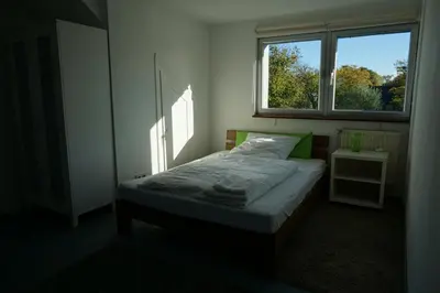 Ein Bett oder Betten in einem Zimmer der Unterkunft Zweizimmerwohnung nah der Messe