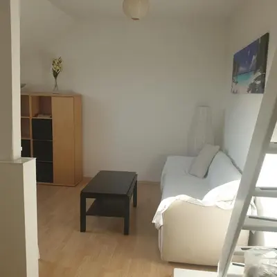 Ein Sitzbereich in der Unterkunft 45 m² Maisonette-Wohnung in Uni-/Hauptbahnhofnähe