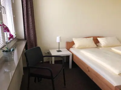 Ein Bett oder Betten in einem Zimmer der Unterkunft Hotel am Siebenpfennigsknapp